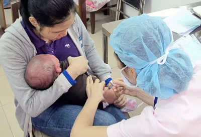 Vụ 3 trẻ sơ sinh tử vong sau tiêm vaccine: Tạm ngừng sử dụng 2 lô vaccine trên toàn quốc