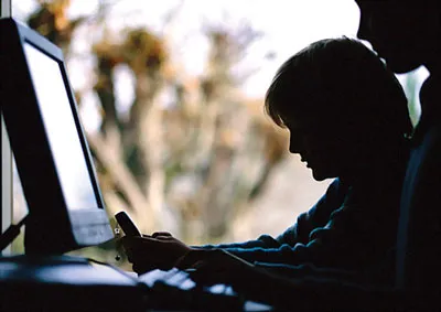 Anh kêu gọi Google và Yahoo chặn các hình ảnh khiêu dâm trẻ em