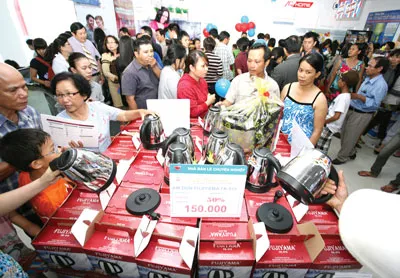 Mua sắm mùa hè: Ấn tượng với nhiều ưu đãi