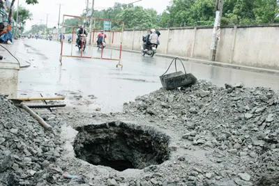 TPHCM: Lại xuất hiện hố sụt lún