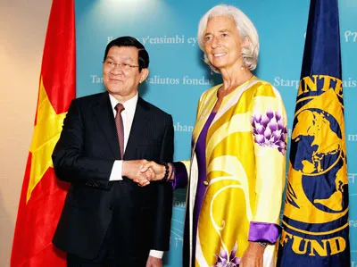 Chủ tịch nước Trương Tấn Sang (trái) và Giám đốc điều hành Quỹ Tiền tệ Quốc tế Christine Lagarde. Ảnh: Giản Thanh Sơn