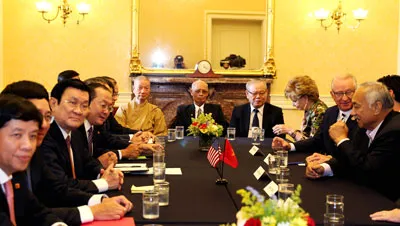 Chủ tịch nước Trương Tấn Sang và các đại biểu Việt Nam gặp các Nghị sỹ hai viện Quốc hội Hoa Kỳ. Ảnh: Giản Thanh Sơn
