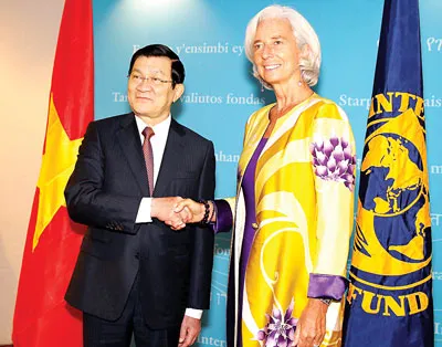 Chủ tịch nước Trương Tấn Sang gặp Giám đốc Quỹ Tiền tệ Quốc tế Christine Lagarde. Ảnh: GIẢN THANH SƠN