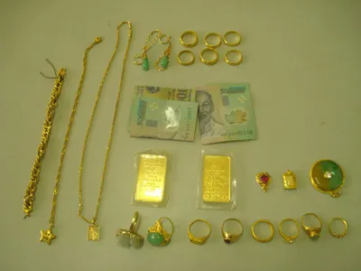 Trả lại nhiều vàng và tiền cho du khách để quên ảnh 2