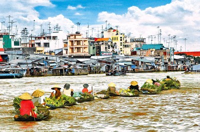 Long Xuyen floating market