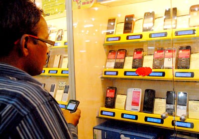 Revenue from export of telephones reaches US$11.2 billion, an increase of 1.7 percent against last month and 9.8 percent against the same period last year (Photo: SGGP)