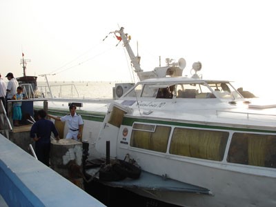 Departments of Transport asked to halt issuing permit for hydrofoil with a single engine from September 1 (Photo: Cat Tuong)