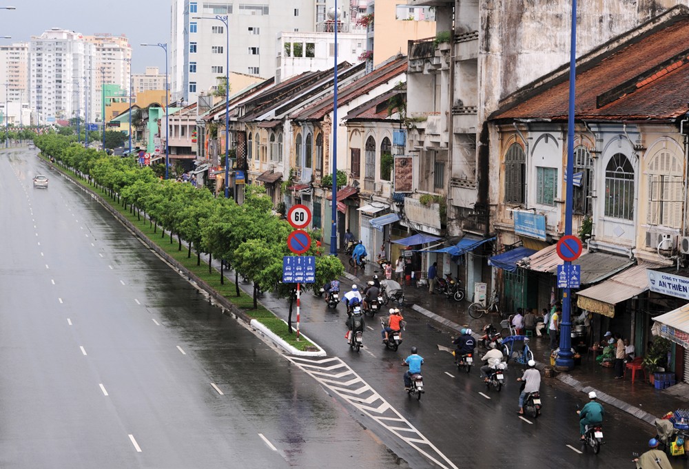 Row of old houses in French Colonial architectural style on Vo Van Kiet Street in District 1. (Photo: SGGP)