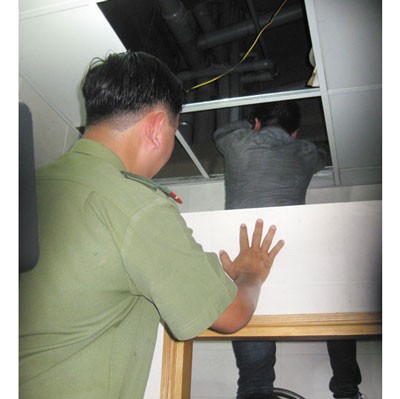 Health inspectors find out a Chinese "doctor" in the top floor of the clinic