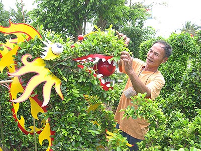 the craft villages will be developed with assistance in promoting markets at home and abroad