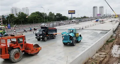 Cầu, đường chờ... vốn!