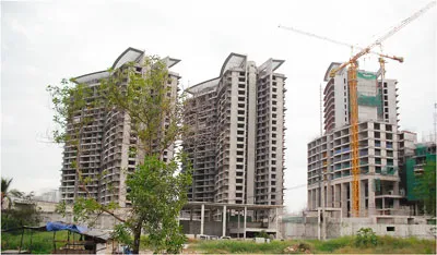 Chung cư Kenton, huyện Nhà Bè có hơn 1.600 căn hộ đang hoàn thiện cầm chừng, hiện vẫn chưa bán được căn nào.