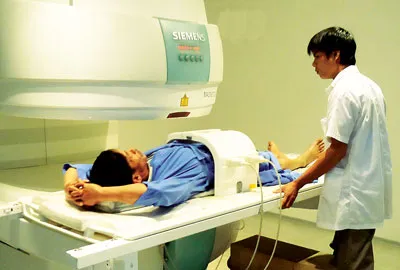 Khám bảo hiểm y tế ở cơ sở tư nhân: Rào cản từ phụ thu chênh lệch