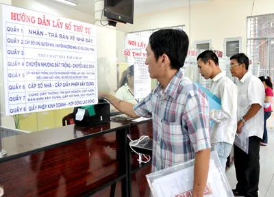 Xây dựng chính quyền hợp lòng dân