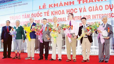 Nhà Vật lý đoạt giải Nobel từng kêu gọi bỏ cấm vận Việt Nam