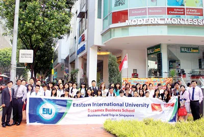 Sinh viên ĐHQT Miền Đông trong đợt đi kiến tập tại Singapore vừa qua