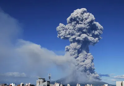 Núi lửa Sakurajima ở Nhật Bản bất ngờ phun trào