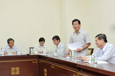 Chủ tịch UBND quận 9 Nguyễn Hữu Việt góp ý kiến về đề án chính quyền đô thị. Ảnh: Việt Dũng
