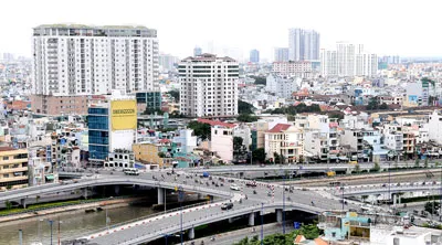 Hạ tầng giao thông ở TP ngày càng thuận tiện. Ảnh: CAO MINH