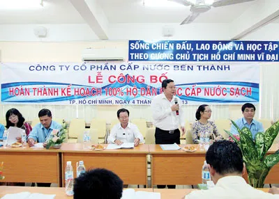Ông Nguyễn Thành Phúc, Giám đốc Công ty Cổ phần Cấp nước Bến Thành tại lễ công bố hoàn thành kế hoạch 100% hộ dân được cấp nước sạch địa bàn quận 1, 3.