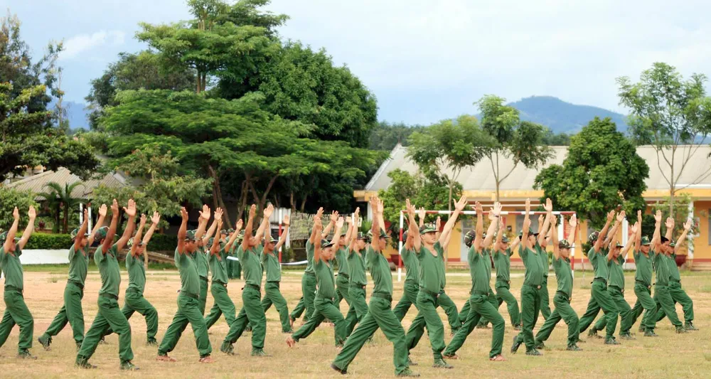 Luyện tập thể dục thể thao tăng cường sức khỏe