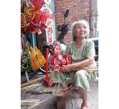 Hồi sinh xóm lồng đèn Phú Bình