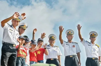 Triển lãm ảnh Gửi tình theo sóng của nhà báo Đỗ Việt Dũng