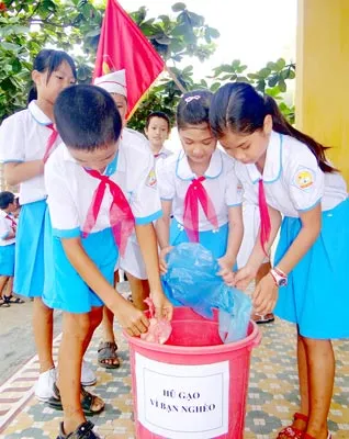 Góp gạo vì bạn nghèo