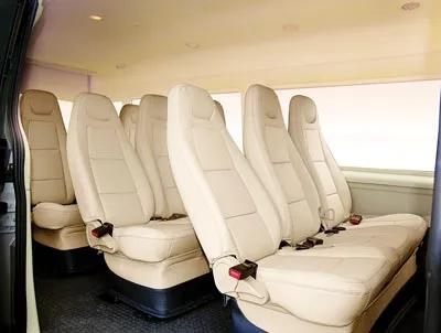 Ford Transit phiên bản 2013, có công nghệ hiện đại, nội thất rộng rãi, đáp ứng được nhu cầu ngày một khó tính của người tiêu dùng trong nước