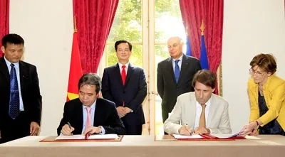 Lễ ký Bản ghi nhớ về trao đổi thông tin thanh tra giám sát ngân hàng giữa Ngân hàng Nhà nước Việt Nam và Cơ quan giám sát an toàn Pháp (ACP).