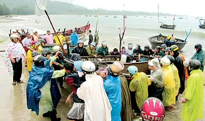 Miền Trung khẩn cấp ứng phó với siêu bão
