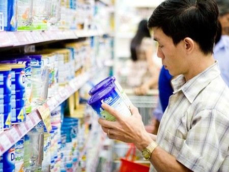 The price of milk is not controlled by the Government, resulting in prices of dairy products increasing frequently (Photo: phunuvietnam)