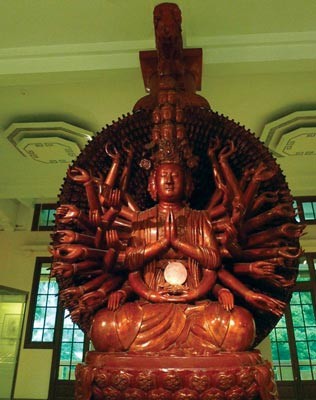 The statue of thousand hands and thousand eyes Bodhisattva from But Thap Pagoda in Bac Ninh Province is displayed in the exhibition.