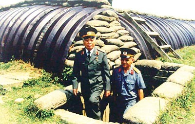 General Vo Nguyen Giap visits the Command Base of Dien Bien Phu in 1994. The General writes a congratulation letter to Saigon Giai Phong Newspaper for its charity program supporting heroes, war invalids and martyrs’ families. General Giap in his garden at home in Hanoi General Giap in Vung Tau coastal city in 1996 General Vo Nguyen Giap and his family