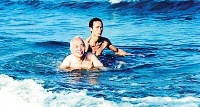 General Giap in Vung Tau coastal city in 1996 General Vo Nguyen Giap and his family