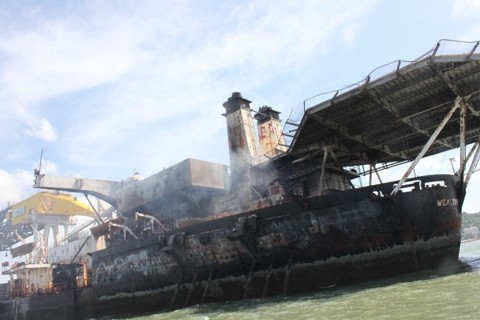 The Vanuatu craning ship ‘Wealthy Global’