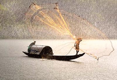 ‘Fishing in the rain’ by photographer Ngo Thanh Binh (Vietnam)
