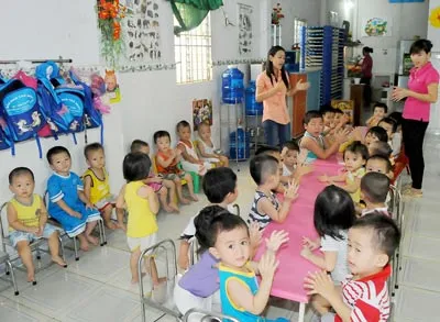Con em công nhân học tại Trường Mầm non Thỏ Ngọc (quận Thủ Đức). Đây là ngôi trường không tăng giá giữ trẻ, chia khó với công nhân.