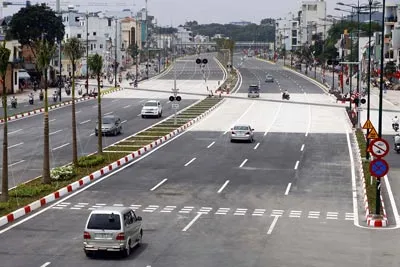 Đường vành đai Bình Lợi - Tân Sơn Nhất đã được thông xe. Ảnh: HOÀNG HẢI