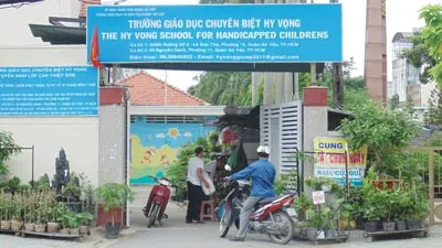 Trường dạy học sinh khuyết tật - Thiếu và yếu