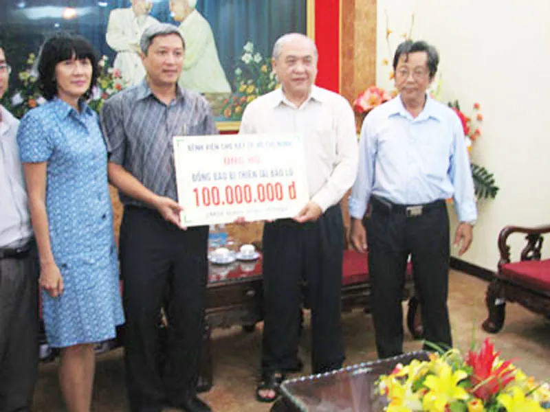 TPHCM: Trên 6,4 tỷ đồng ủng hộ đồng bào miền Trung