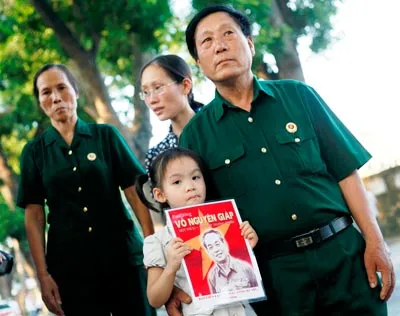 Nhà sử học Dương Trung Quốc: Dường như cả dân tộc đang nắm tay nhau