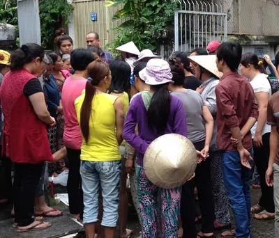 Xác trẻ sơ sinh trong thùng rác