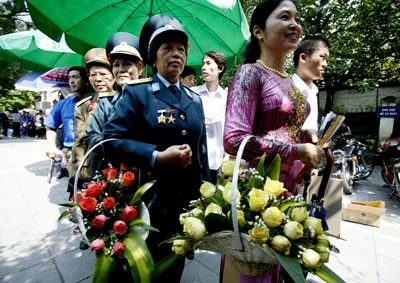 Những bó hoa tươi thắm viếng Đại tướng.