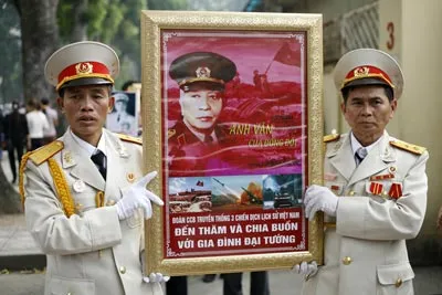 Lính già nhòa lệ trước anh cả...!