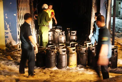 Bình Dương: Lửa thiêu rụi 1.000 m² nhà kho công ty Jining Tzuan ảnh 2