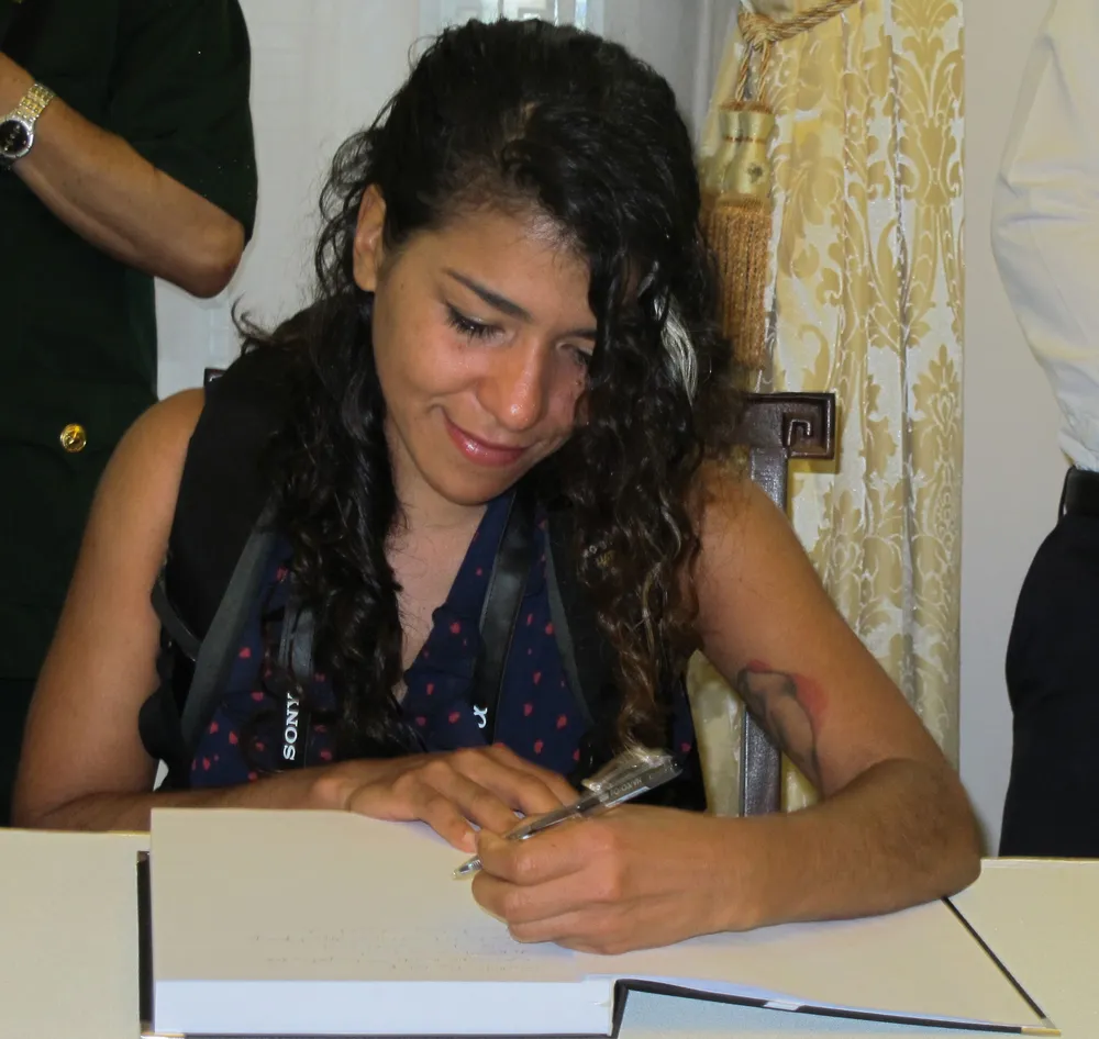 Cô Yanmetn Núnez AlBornoz, họa sỹ, người Panama.