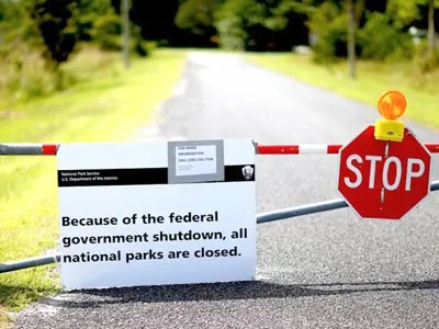 Đường dẫn vào Công viên quốc gia Everglades bị đóng cửa ở Miami, bang Florida.