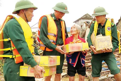 Lũ lớn hoành hành Bắc miền Trung