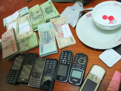 Thanh Hóa: Phá nhóm đối tượng đánh “xóc đĩa” chuyên nghiệp,  thu giữ gần 180 triệu đồng